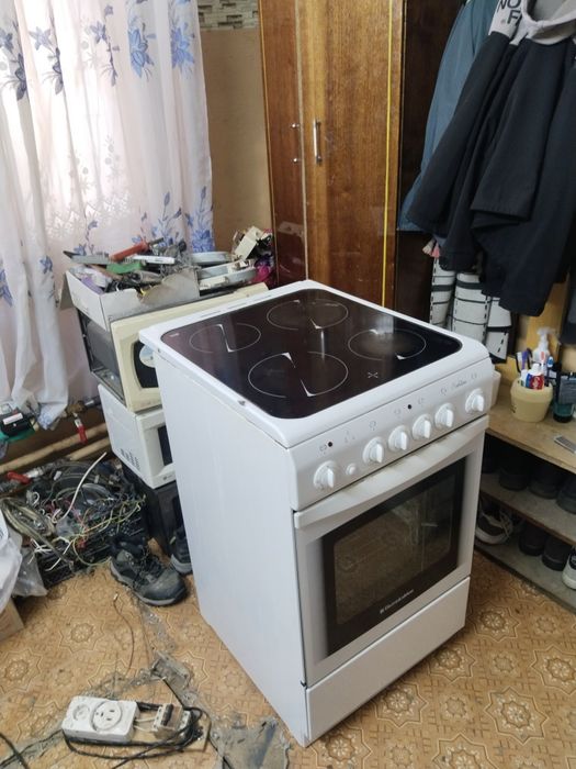 Продам электро плиту De luxe