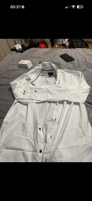 Cămașa H&M nouă cu eticheta