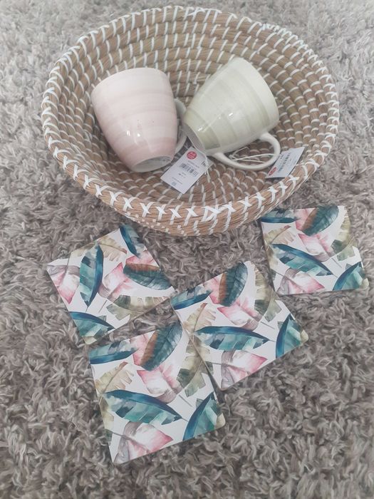 Компкект чаши,поставки и панер за 8лв