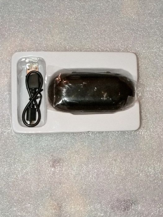 Y30 simsiz quloqchini sifati zuri
2 xil rangi mavjud oq qora 
quloqchi