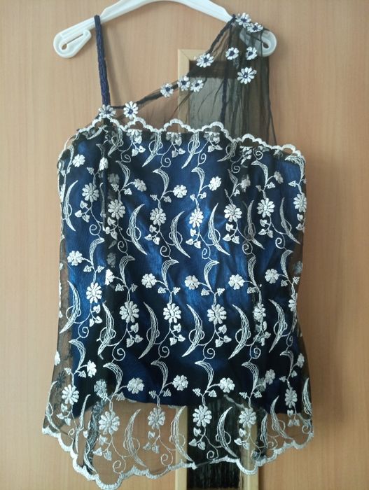 Два топика и юбка.