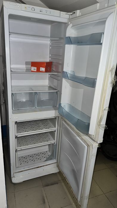 Холодилник бирюса