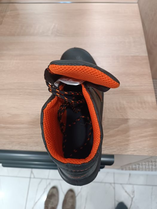 Продам ботинки мужские