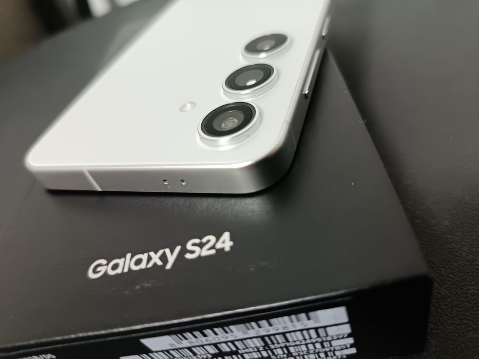 Vând Samsung S24 Alb 128/8 Gb