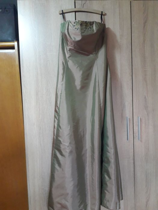 Рокля официална.