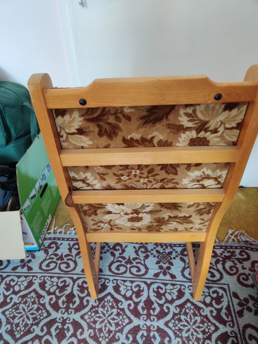 Трапезни столове от масивна дървесина