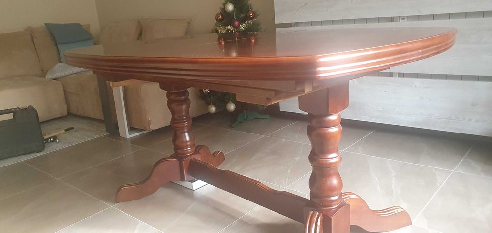 Елипсовидна трапезна маса от масивно дърво, разтегателна