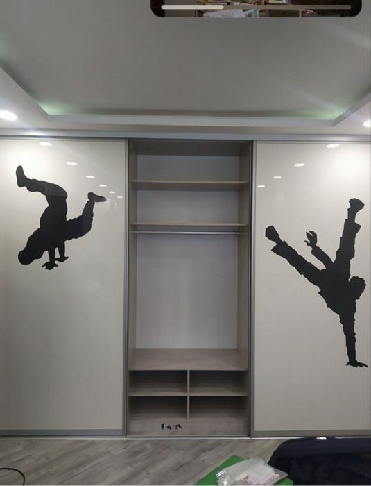 Встроенный шкаф из материала MDF производитель EGGER