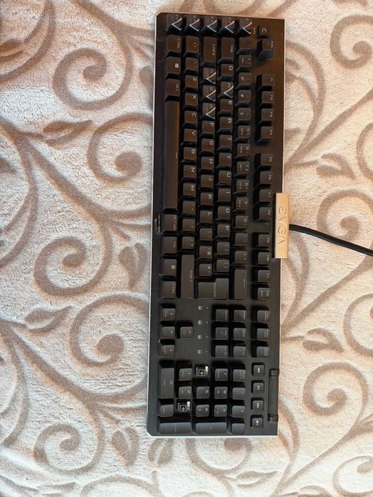 EVGA Z20 RGB геймърска клавиатура – работеща, с 2 липсващи копчета