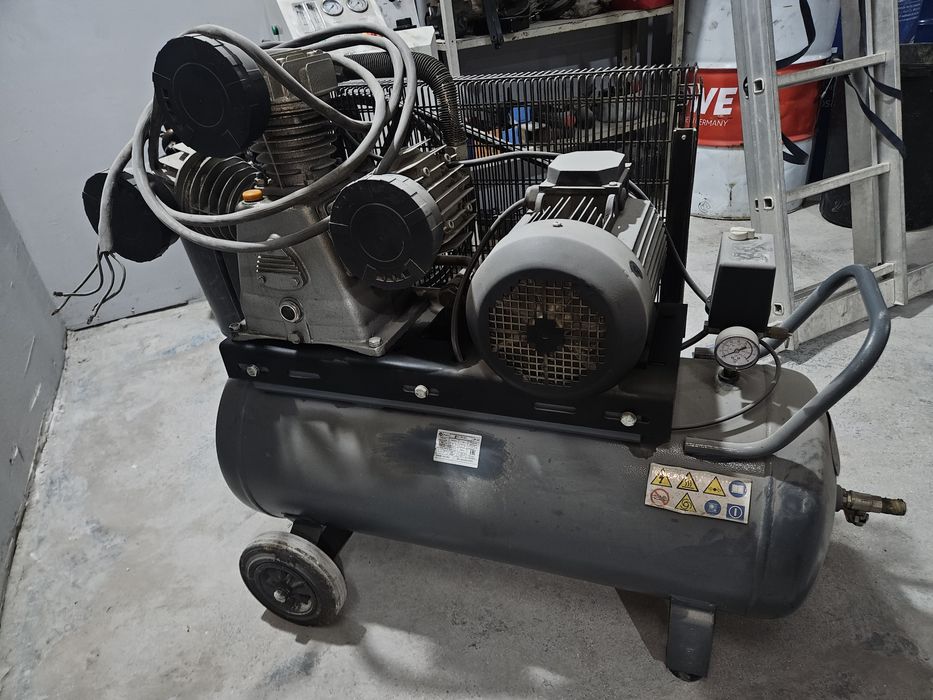 Продам воздушный компрессор