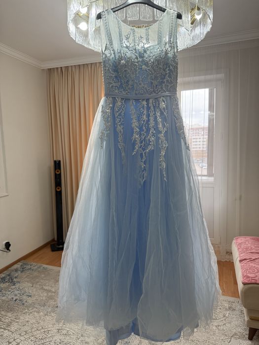 Продам вечерние платья