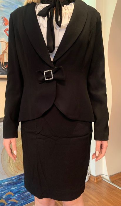 Бизнес костюми и рокли
