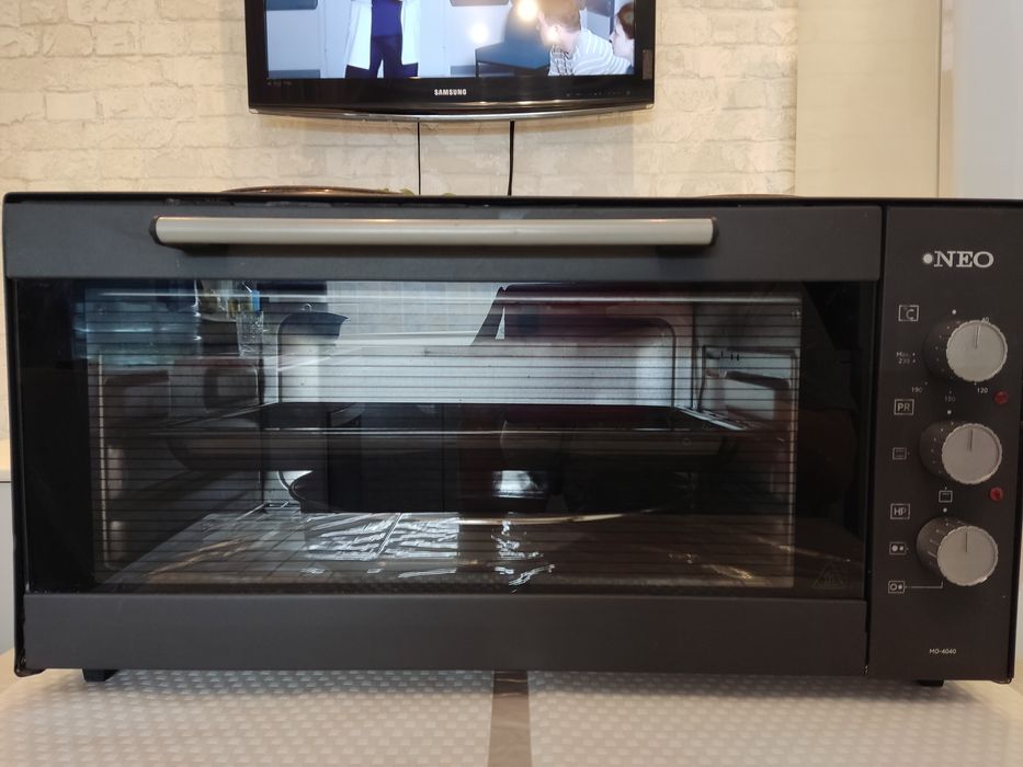 Электрическая духовка с двумя конфорками