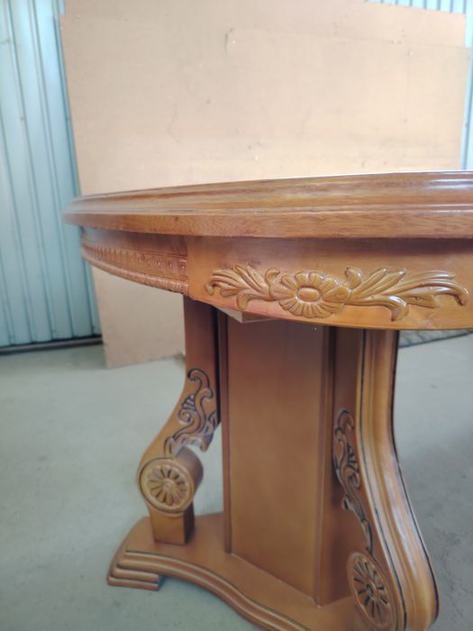 Обеденный  стол.