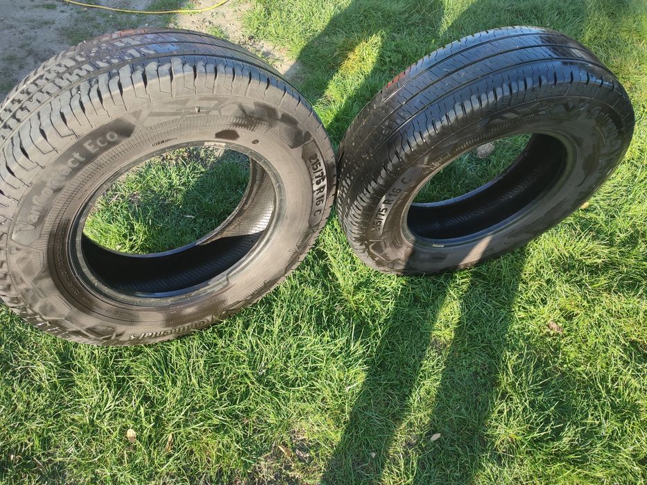 Vând două anvelope continental /  / 215 /75  R 16 / C-Van contact/