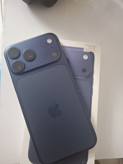 Iphone 17 pro max blue