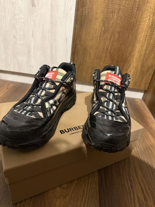 Burberry обувки