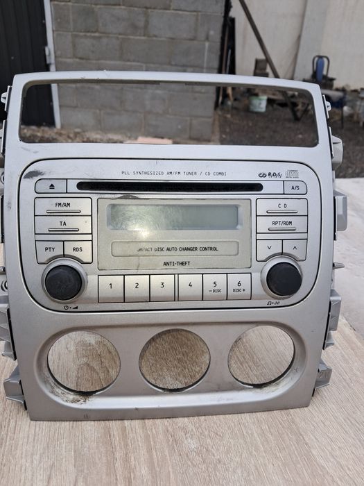 Продам магнитофон Сузуки Лиана