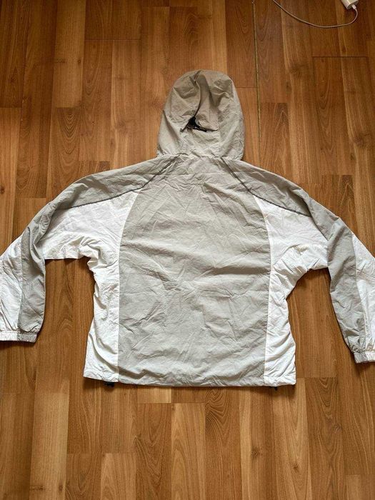 Geaca Corteiz cu eticheta (nu Nike, Gucci, Adidas, Balenciaga)