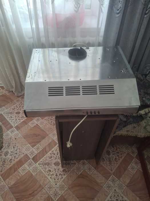 Продам кухонную вытяжку