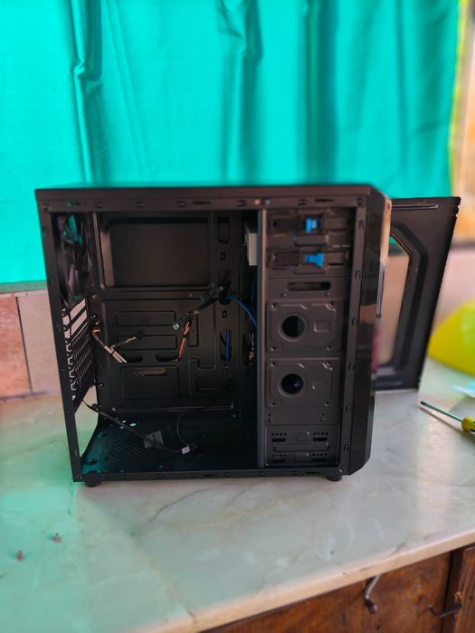 Carcasa pc cu laterala transparenta