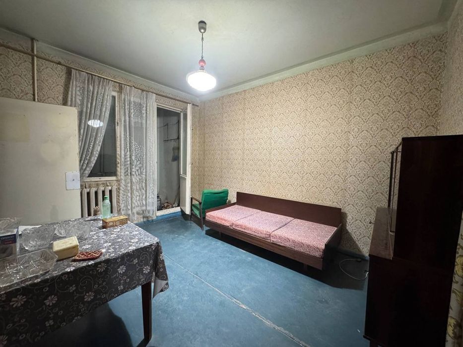 Продам чиланзар 3.  Двух комнатная.  Метро Хамза