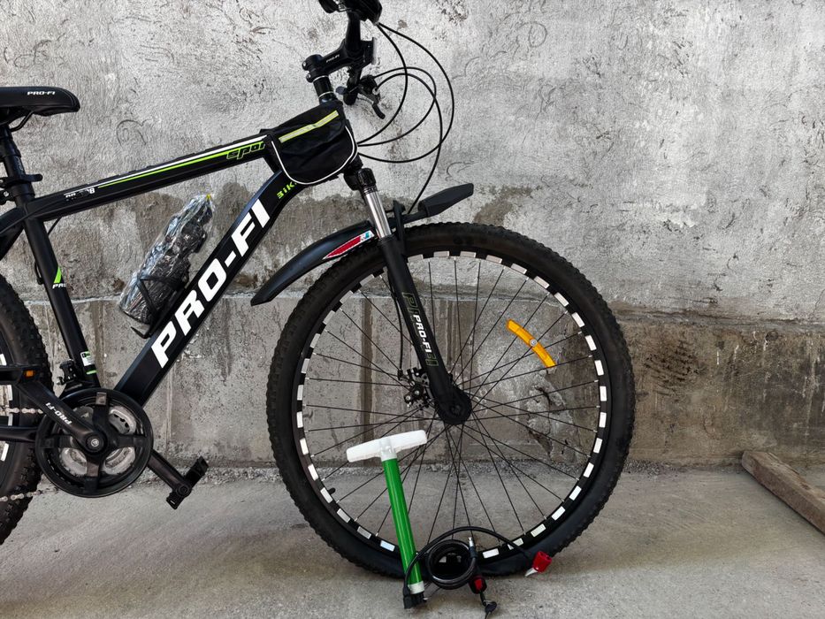 Новый велосипед в идеальном состоянии