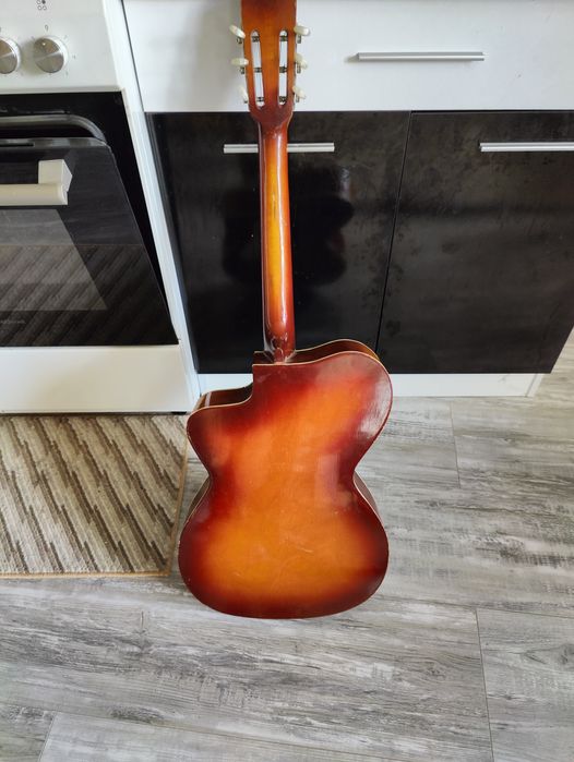 електрическа китара гъдулка мандолина гайда тъпан кавал