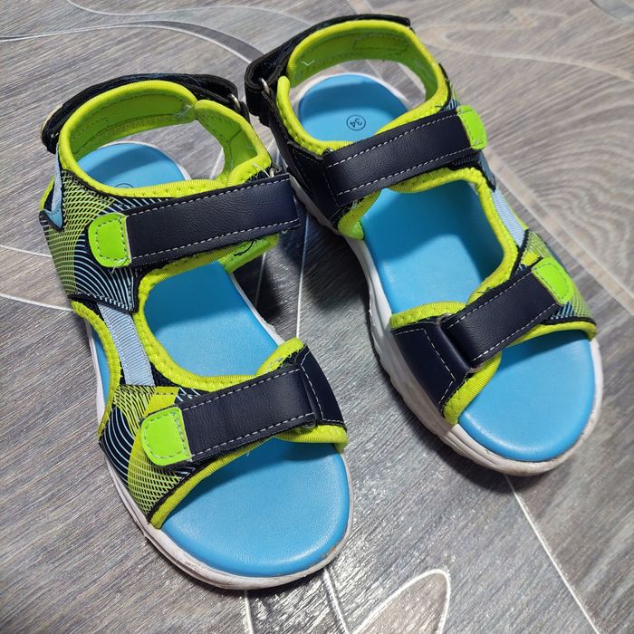 Продам сандали 34р