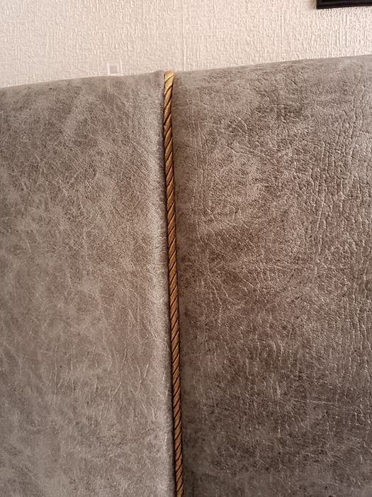 Кровать с абсолютно новым матрасом