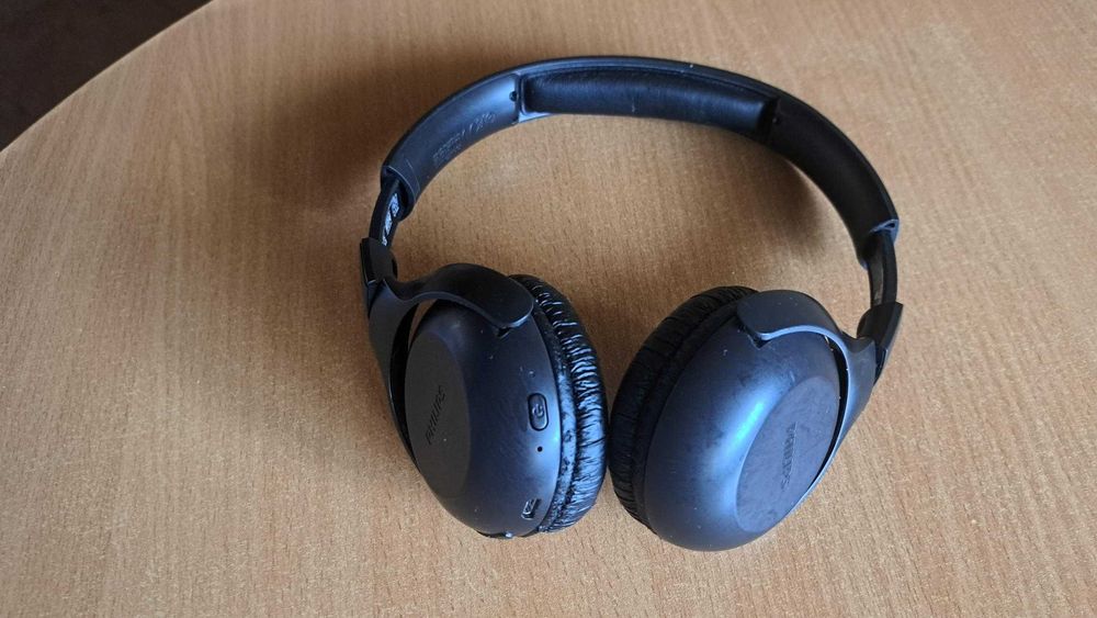 Безжични слушалки Philips TAUH202BK/00 с повреда