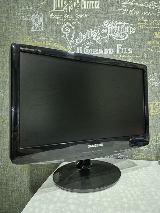 Монитор Samsung 19 дюймов