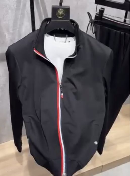 Продаю Moncler ЗИПКУ (Торг есть)