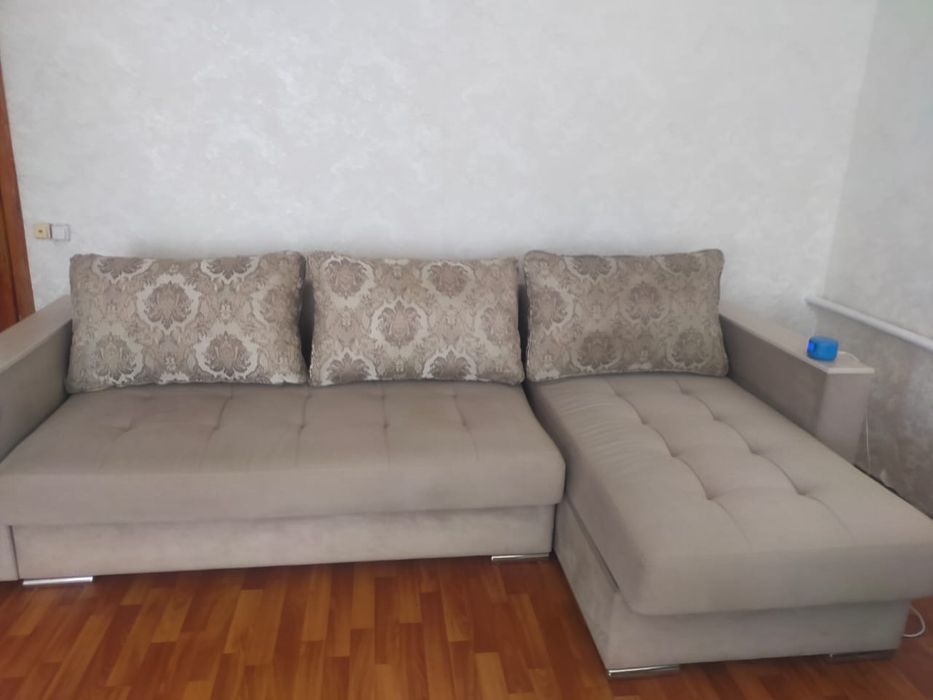 Продам диван бежевый длина 280
