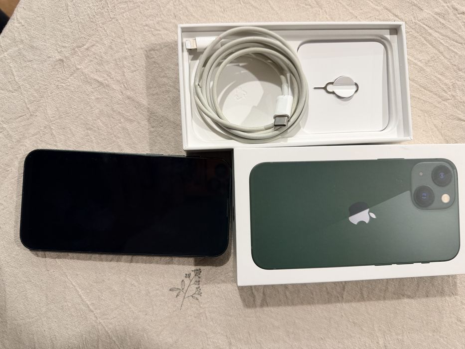 Продавам много запазен Iphone 13 Mini 128 GB