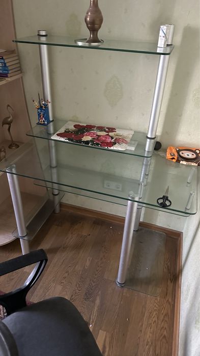 Стекляный писменый стол