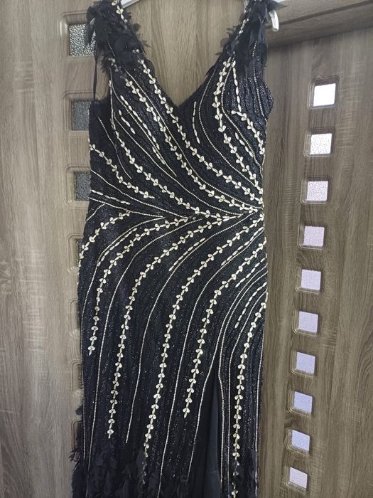 Rochie cu pietre pretioase