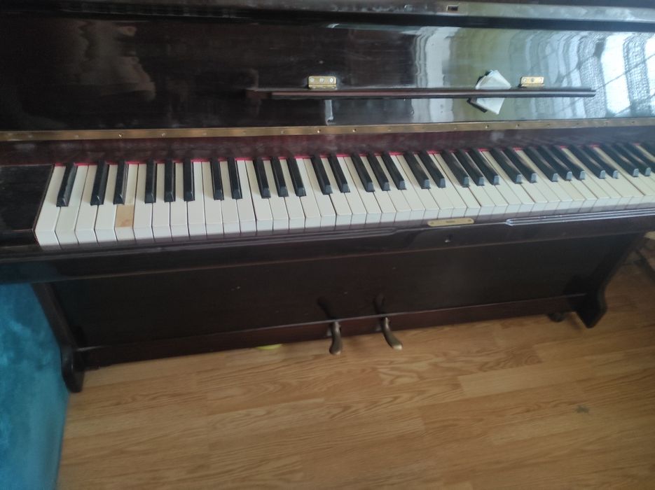 Пиано запазено без много забележки