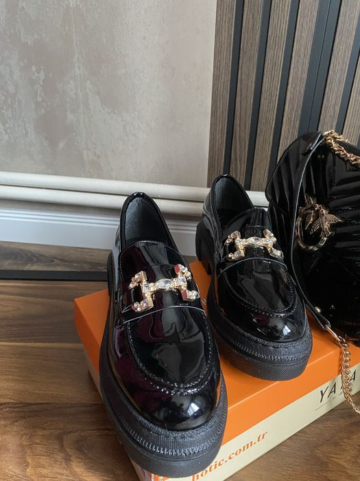 Лачени кожени Лоуфъри