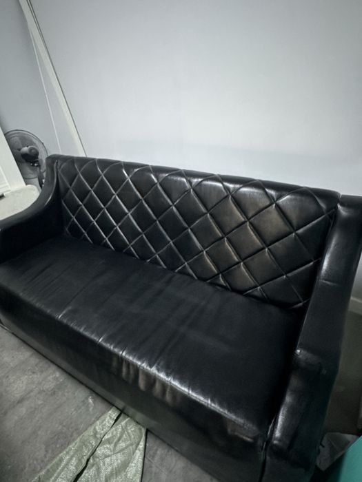 Диван кожаный для офиса