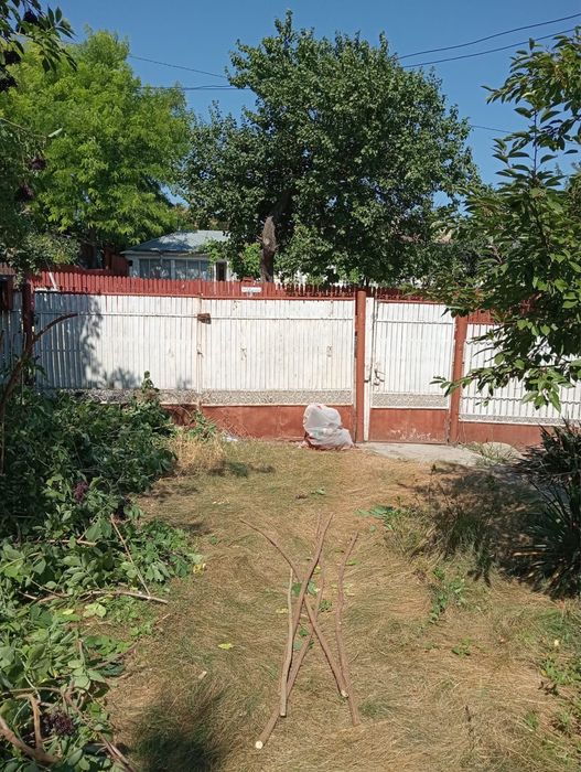 Casă de vânzare în centrul localității Valea Râmnicului – teren 1.300 mp