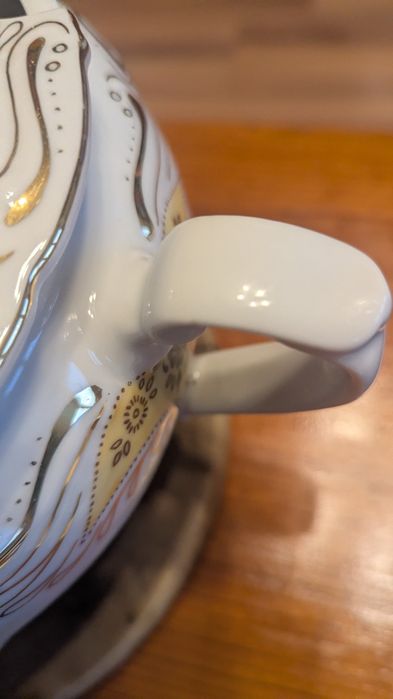 Български порцеланов супник 100 години  Изида