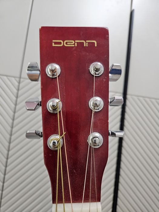 Продам гитару DENN
