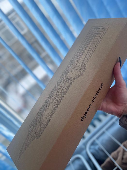 Dyson Airstrait - чисто нов/неизползван