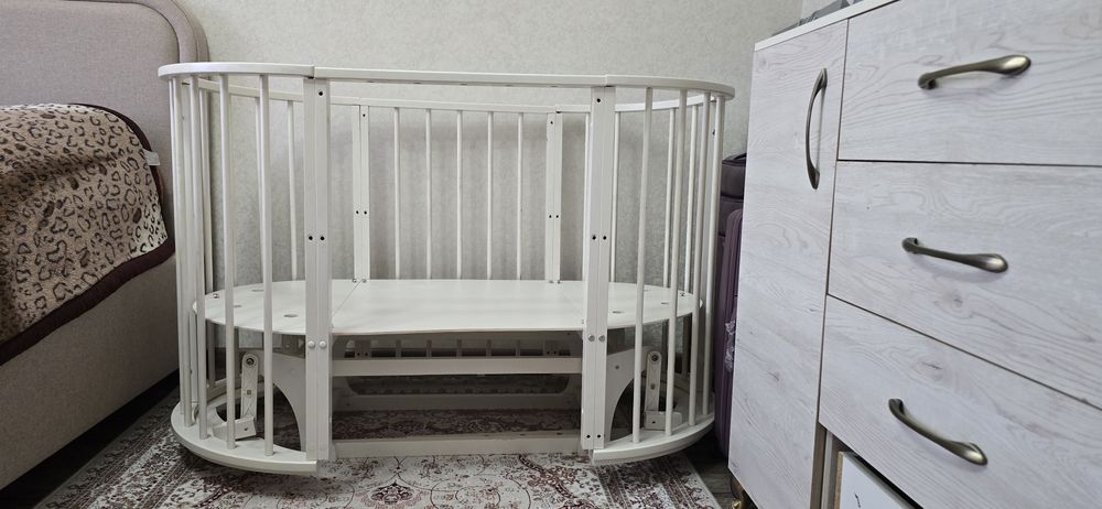 Детская кровать с маятником