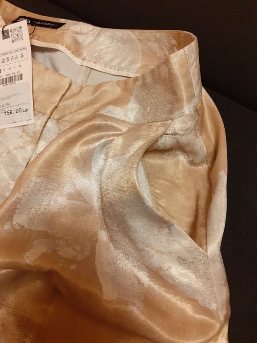 Pantaloni Zara largi și satinati XS noi