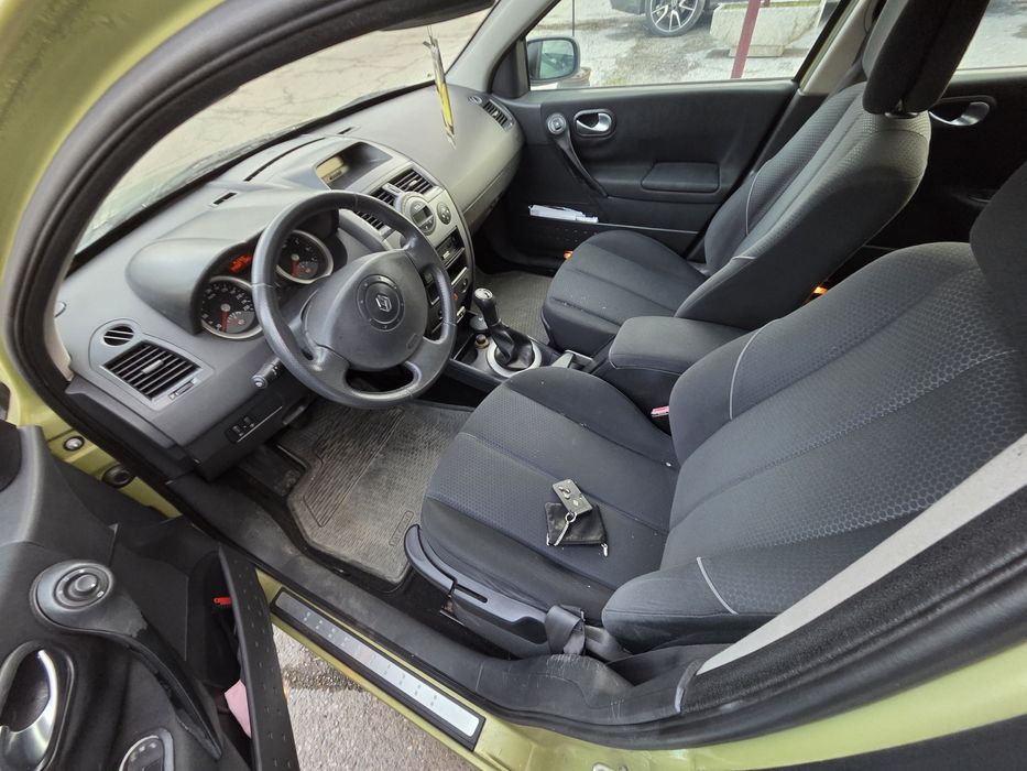 Продавам Рено Меган