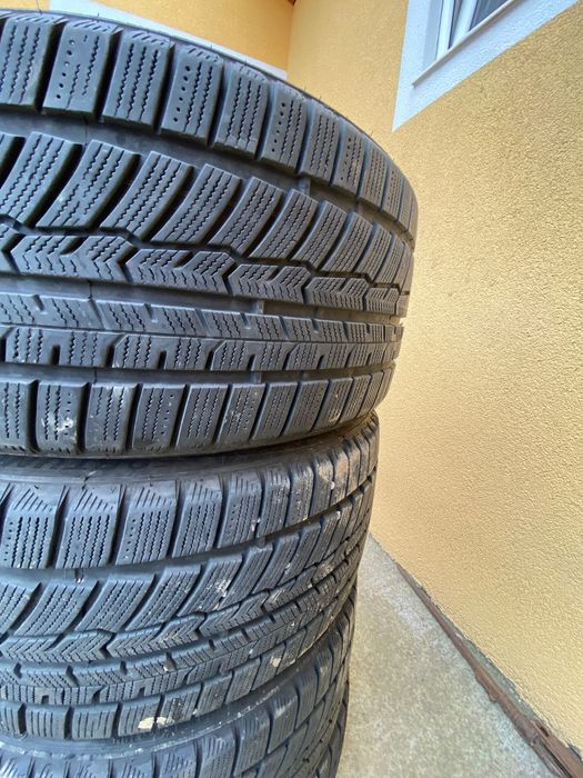 Vând anvelopare 225.35.19