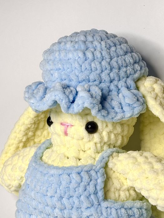 Игрушка в виде Зайчика