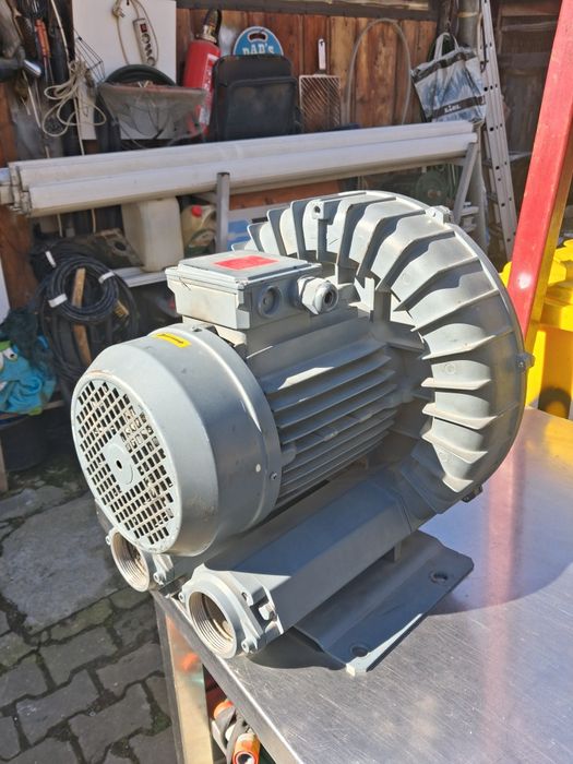 Vând suflanta de aier de 2.2kw